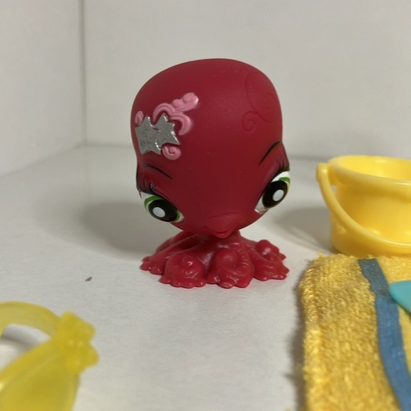 LITTLEST PET SHOP •  Beach 🏖️ Scene - Picture 2 of 8
